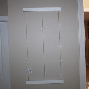 BRAND NEW wall hanging picture board with clips